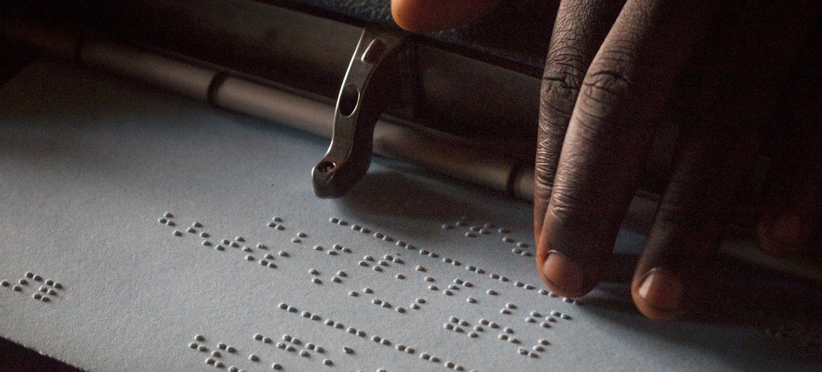 Le braille, un outil toujours essentiel à l’inclusion sociale
